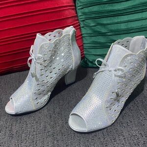 Chic Silver Lace-Up Peep-Toe Heeled Boots